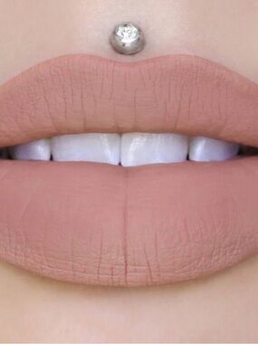 Jeffree star velour liquid lipstick in mannequin